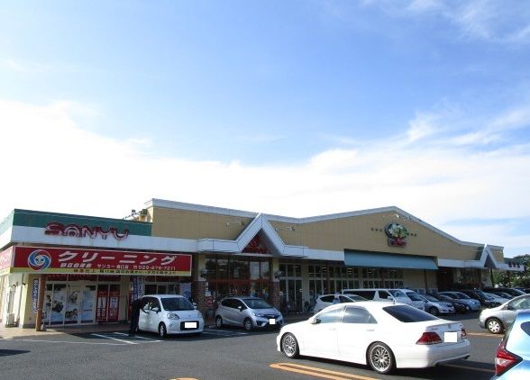 近くのサンユーストアー堀口店まで900m（徒歩12分）