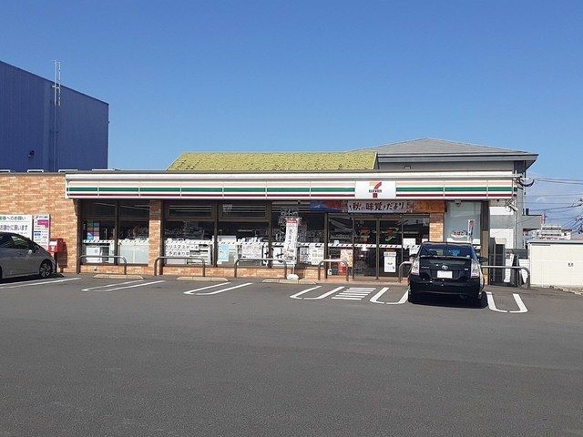 近くのセブンイレブン島原北門町店まで700m（徒歩9分）