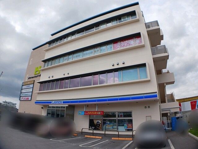 近くのローソンモノレール浦西駅前まで230m(徒歩3分)
