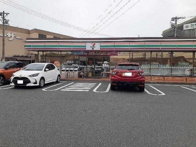 近くのコンビニまで200m（徒歩3分）