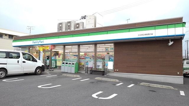 近くのコンビニまで300m（徒歩4分）