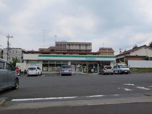 近くのコンビニまで550m（徒歩7分）