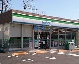 近くのコンビニまで250m（徒歩4分）