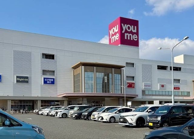 近くのゆめタウン広島まで1,300m（徒歩17分）