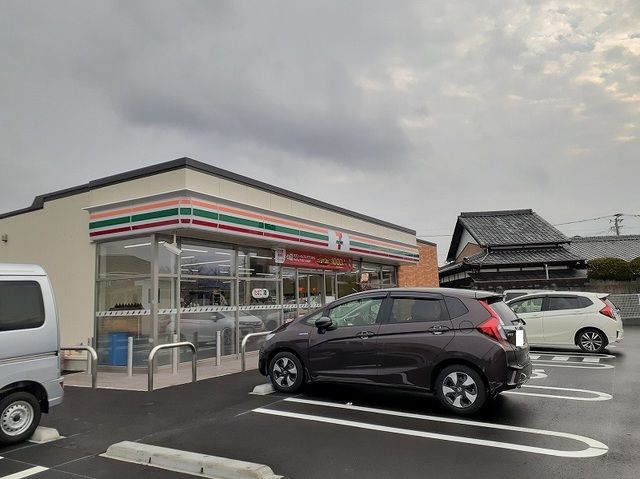 近くのセブンイレブン唐津インター店まで800m(徒歩10分)