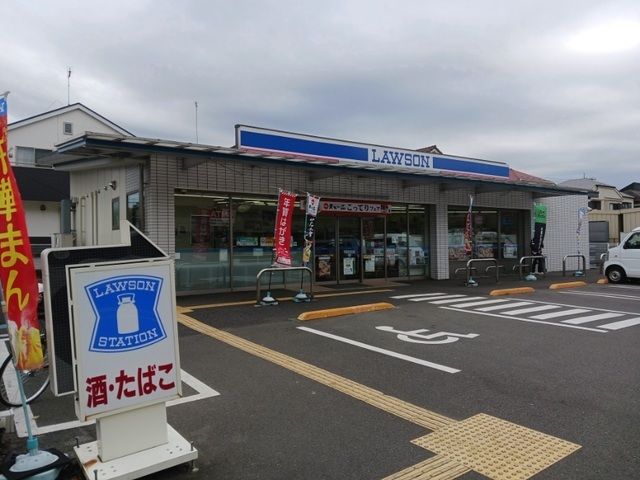 近くのローソンまで660m（徒歩9分）