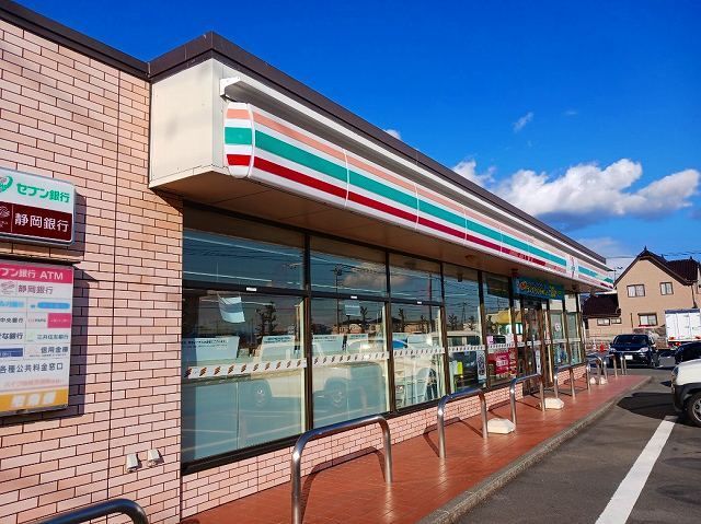 近くのセブンイレブン 富士市中里店まで550m(徒歩7分)