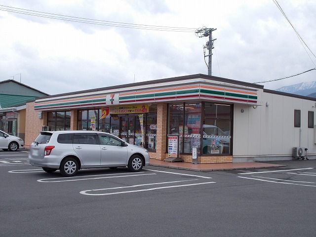近くのコンビニまで1,000m（徒歩13分）