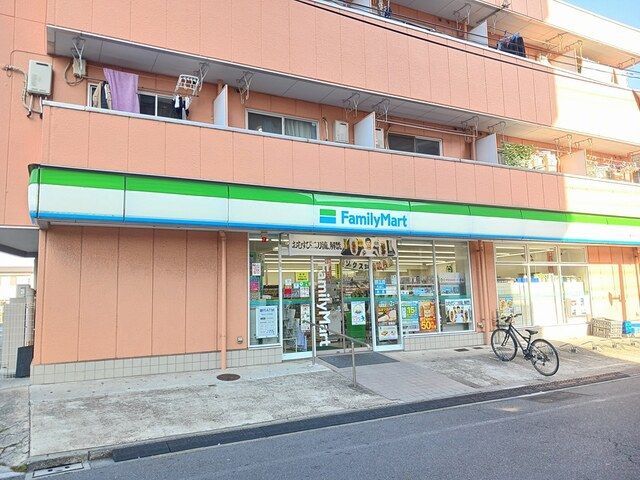 近くのコンビニまで198m（徒歩3分）