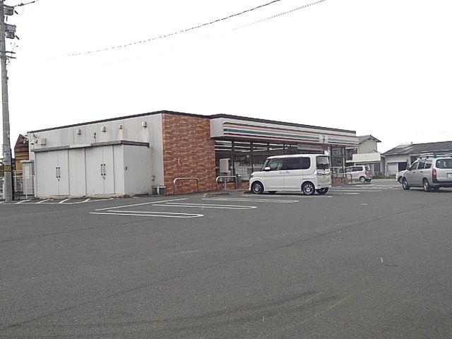 近くのコンビニまで753m（徒歩10分）