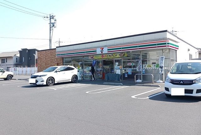 近くのコンビニまで400m（徒歩5分）