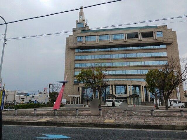 近くの役所まで684m（徒歩9分）