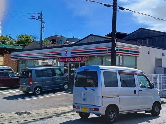 近くのセブン-イレブン渚の駅たてやままで600m（徒歩8分）