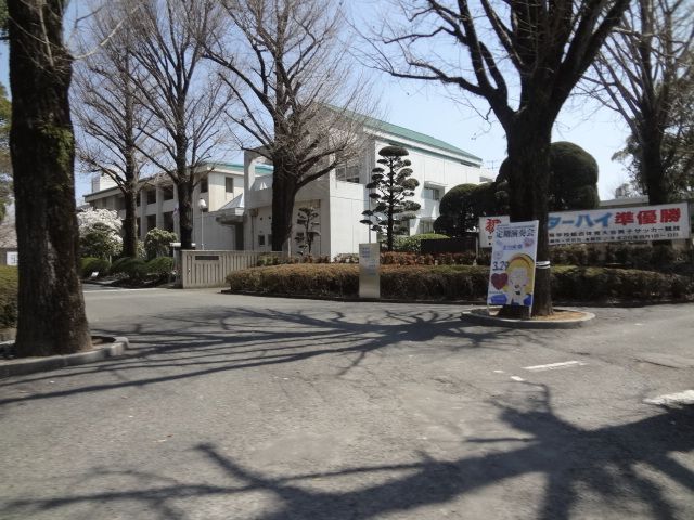 近くの高校・高専まで650m（徒歩9分）