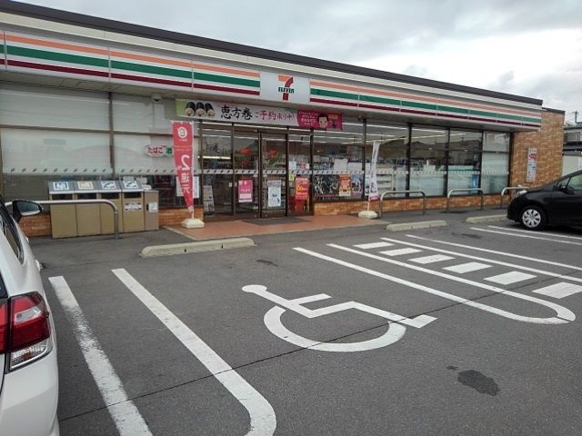 近くのコンビニまで1,100m（徒歩14分）