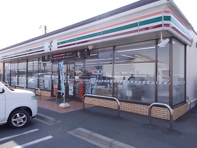 近くのセブンイレブン中うずら７丁目店まで500m（徒歩7分）