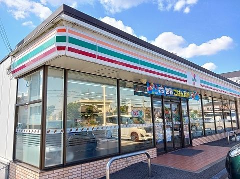 近くのコンビニまで400m（徒歩5分）