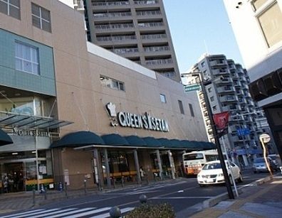 近くのクイーンズ伊勢丹 北浦和店まで750m(徒歩10分)