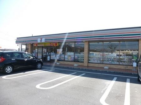 近くのコンビニまで220m（徒歩3分）