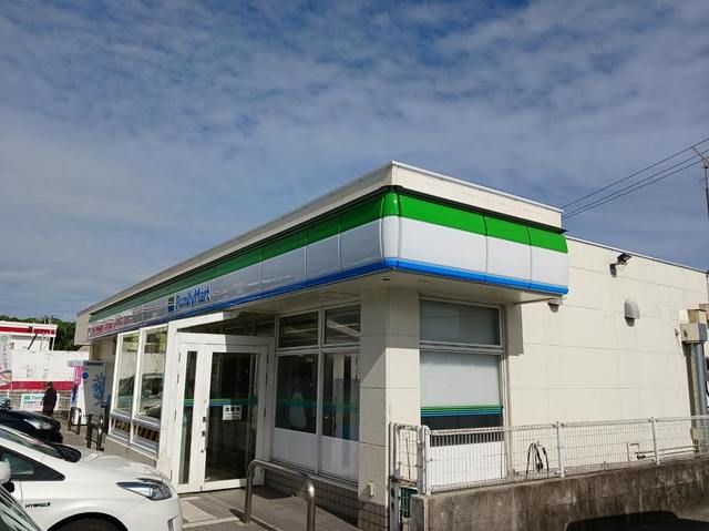 近くのファミリーマート中城吉の浦店まで480m(徒歩6分)