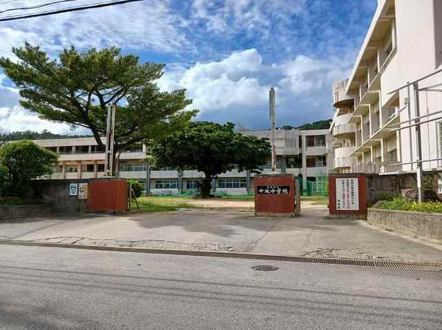 近くの中城中学校まで1,200m(徒歩15分)