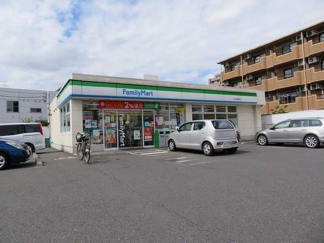 近くのファミリーマートまで350m(徒歩5分)