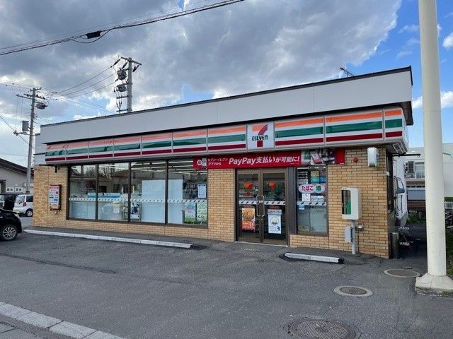 近くのコンビニまで950m（徒歩12分）