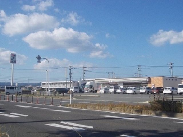 近くのコンビニまで850m（徒歩11分）