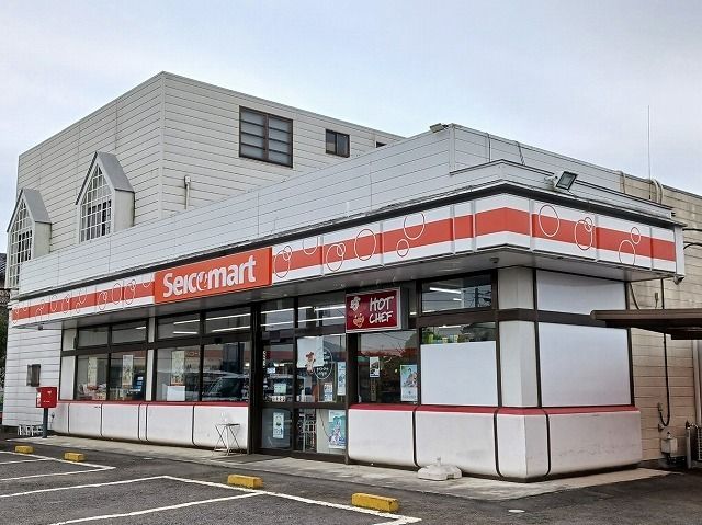 近くのコンビニまで270m（徒歩4分）