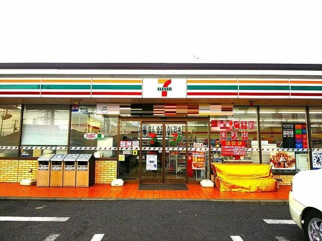近くのコンビニまで600m（徒歩8分）