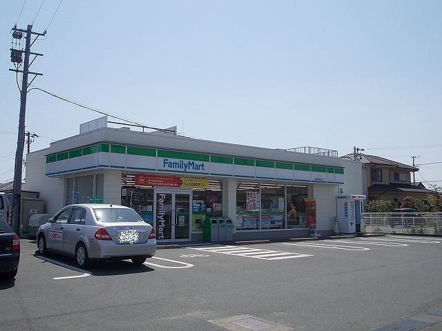 近くのファミリーマート磐田駅南口店まで160m(徒歩2分)