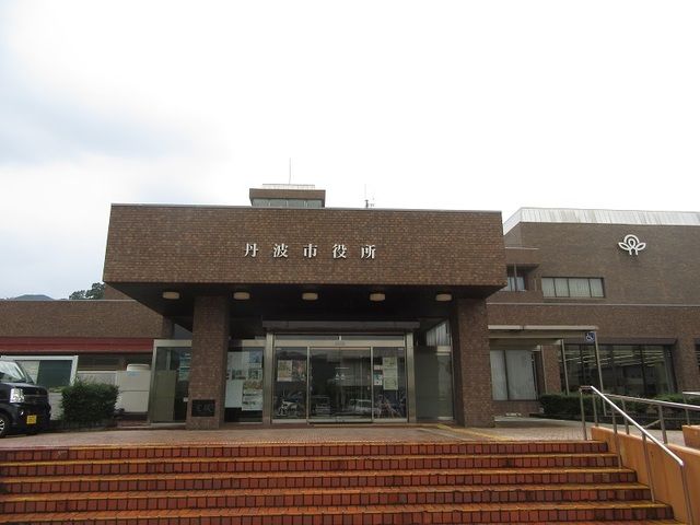 近くの役所まで1,200m（徒歩15分）