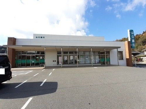 近くの銀行まで1,500m（徒歩19分）
