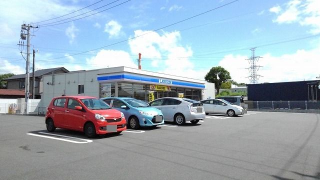 近くのコンビニまで1,200m（徒歩15分）
