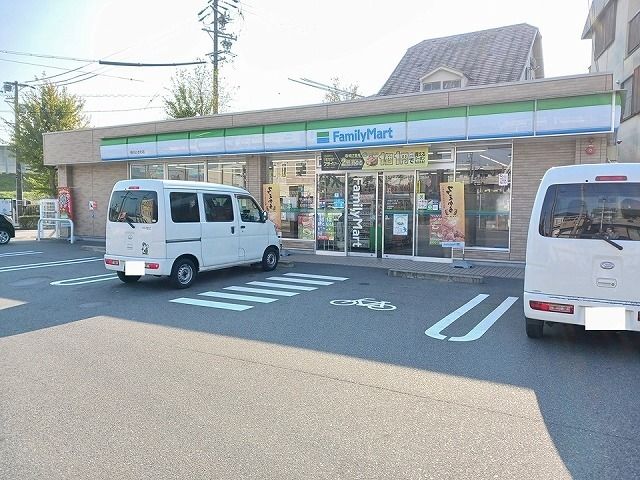 近くのコンビニまで180m（徒歩3分）