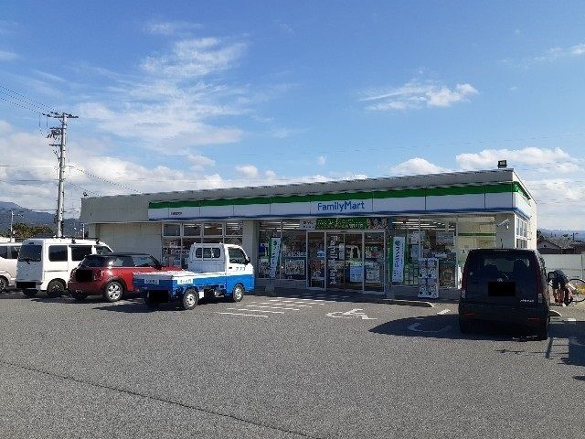 近くのファミリーマート彦根高宮町店様まで1,130m（徒歩15分）