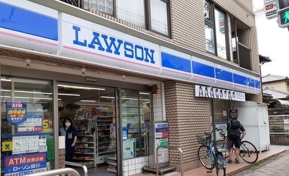 近くのローソン様まで300m(徒歩4分)