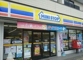 近くのコンビニまで450m（徒歩6分）