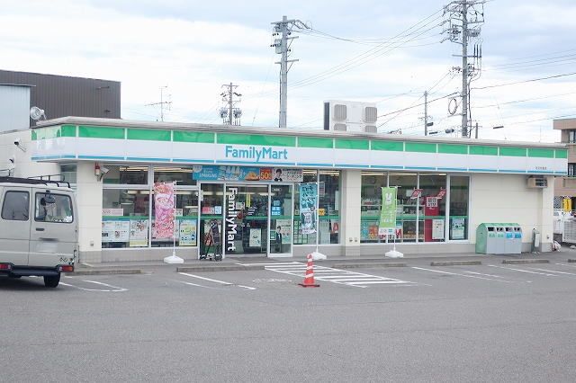 近くのコンビニまで110m（徒歩2分）