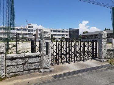 近くの前橋市立元総社小学校まで2,000m(徒歩25分)