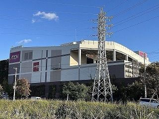 近くのイオンモール昆陽まで1,600m（徒歩20分）