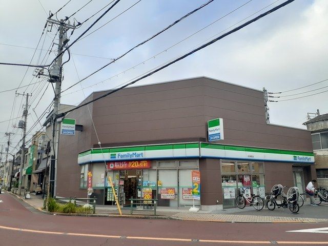 近くのファミリーマート本木東町店まで290m(徒歩4分)