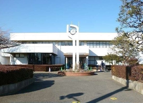 近くの東久留米市立中央図書館まで1,100m(徒歩14分)