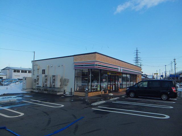 近くのコンビニまで500m（徒歩7分）