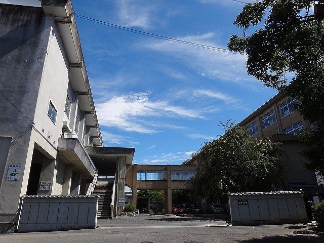 近くの犬山市立　楽田小学校まで650m（徒歩9分）