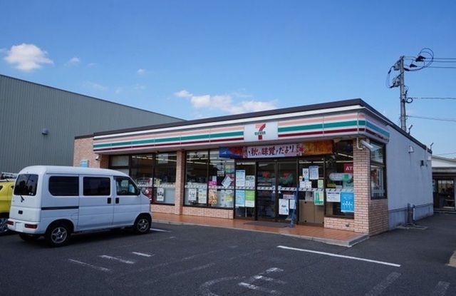 近くのコンビニまで180m（徒歩3分）