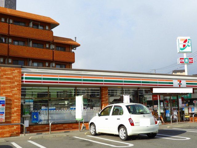 近くのセブンイレブンまで400m（徒歩5分）