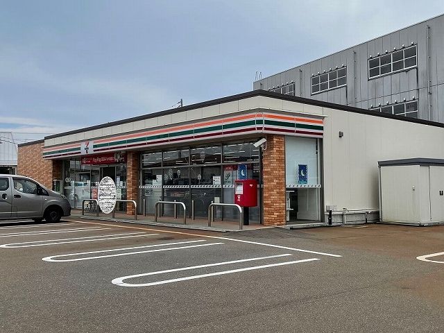 近くのセブンイレブン 柏崎穂波町店まで350m(徒歩5分)
