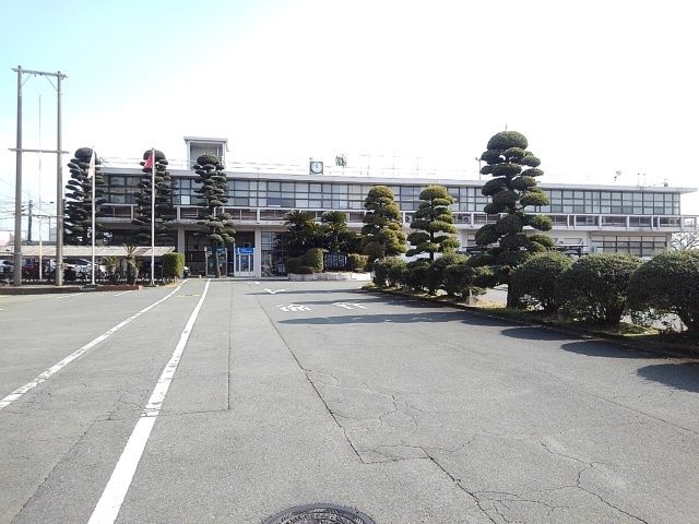 近くの役所まで850m（徒歩11分）