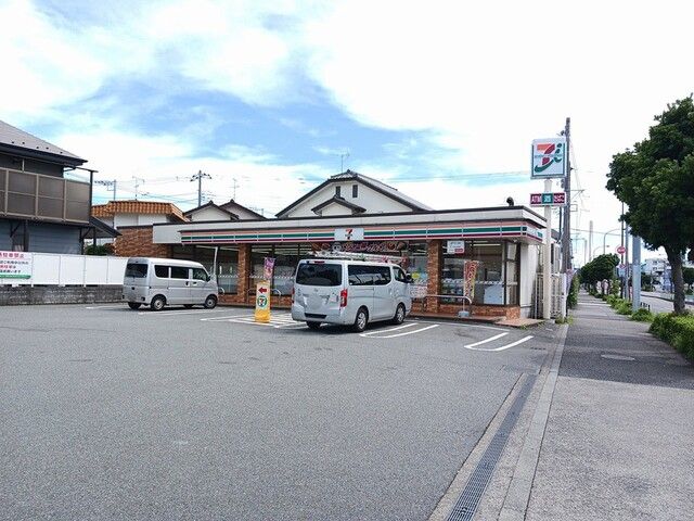 近くのセブンイレブン府中四谷４丁目店まで393m（徒歩5分）